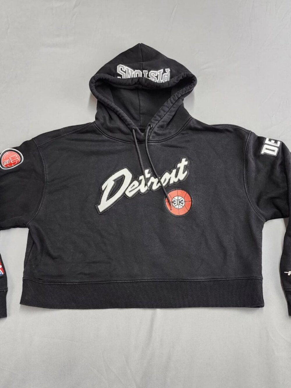 Pro Standard Detroit Pistons Cropped Hoodie Women's L Black NBA Pullover Patch
